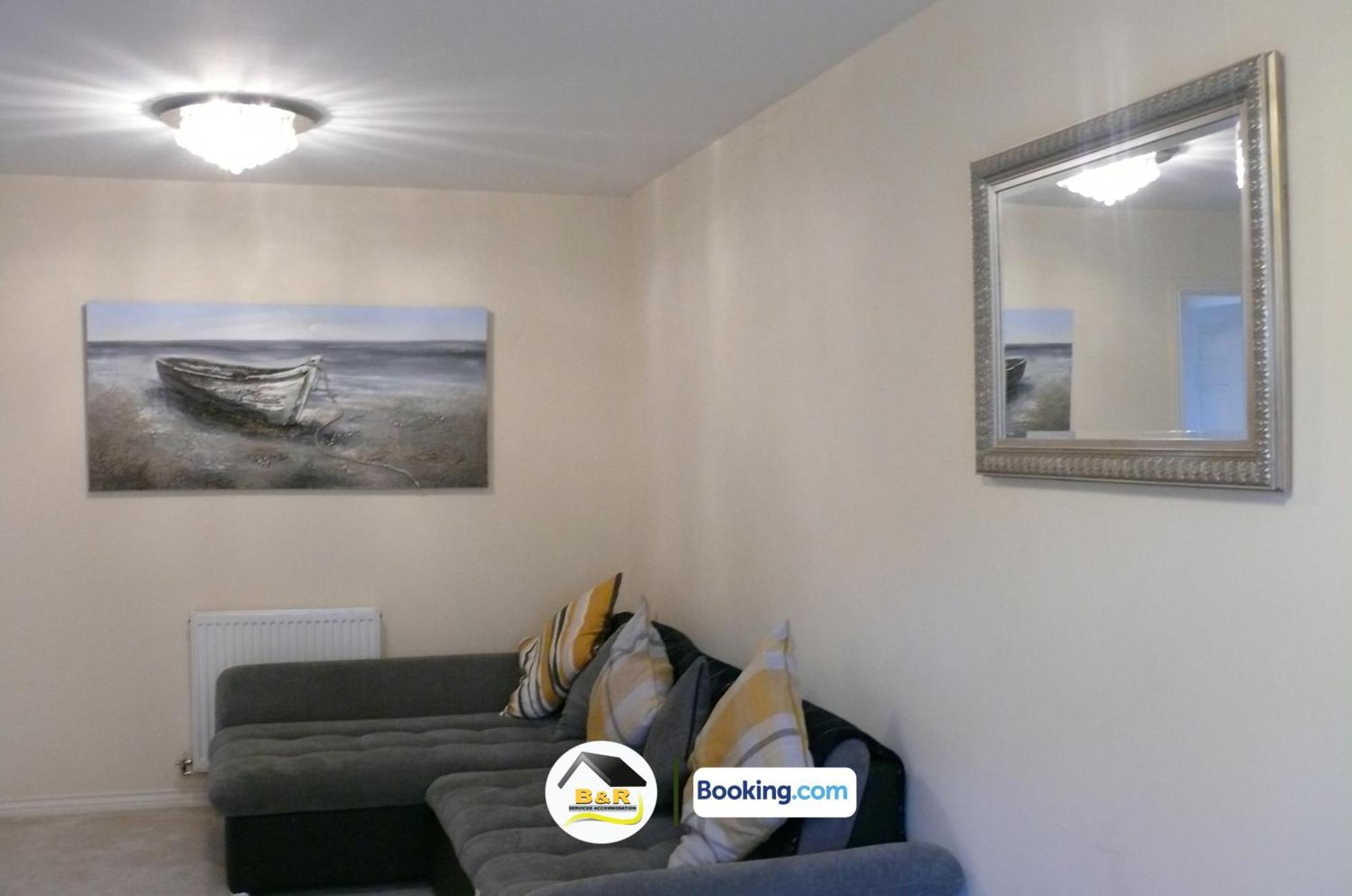 3 Bedroom House By B And R Serviced Accommodation Amesbury With Super Fast Wi-Fi 145Mbps Екстериор снимка