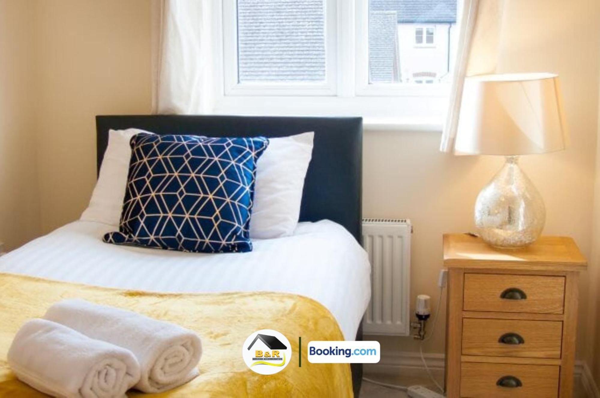 3 Bedroom House By B And R Serviced Accommodation Amesbury With Super Fast Wi-Fi 145Mbps Екстериор снимка