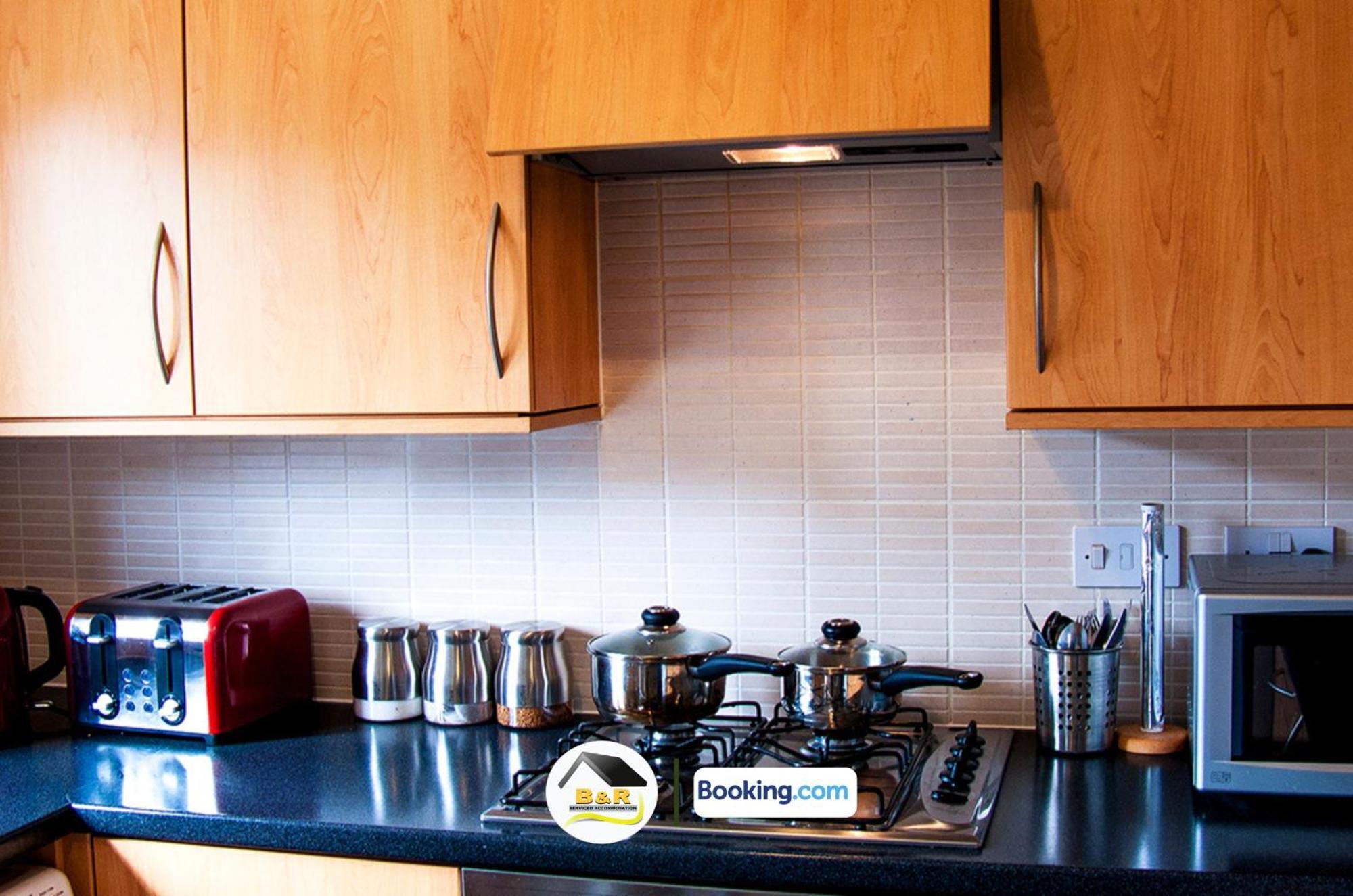 3 Bedroom House By B And R Serviced Accommodation Amesbury With Super Fast Wi-Fi 145Mbps Екстериор снимка