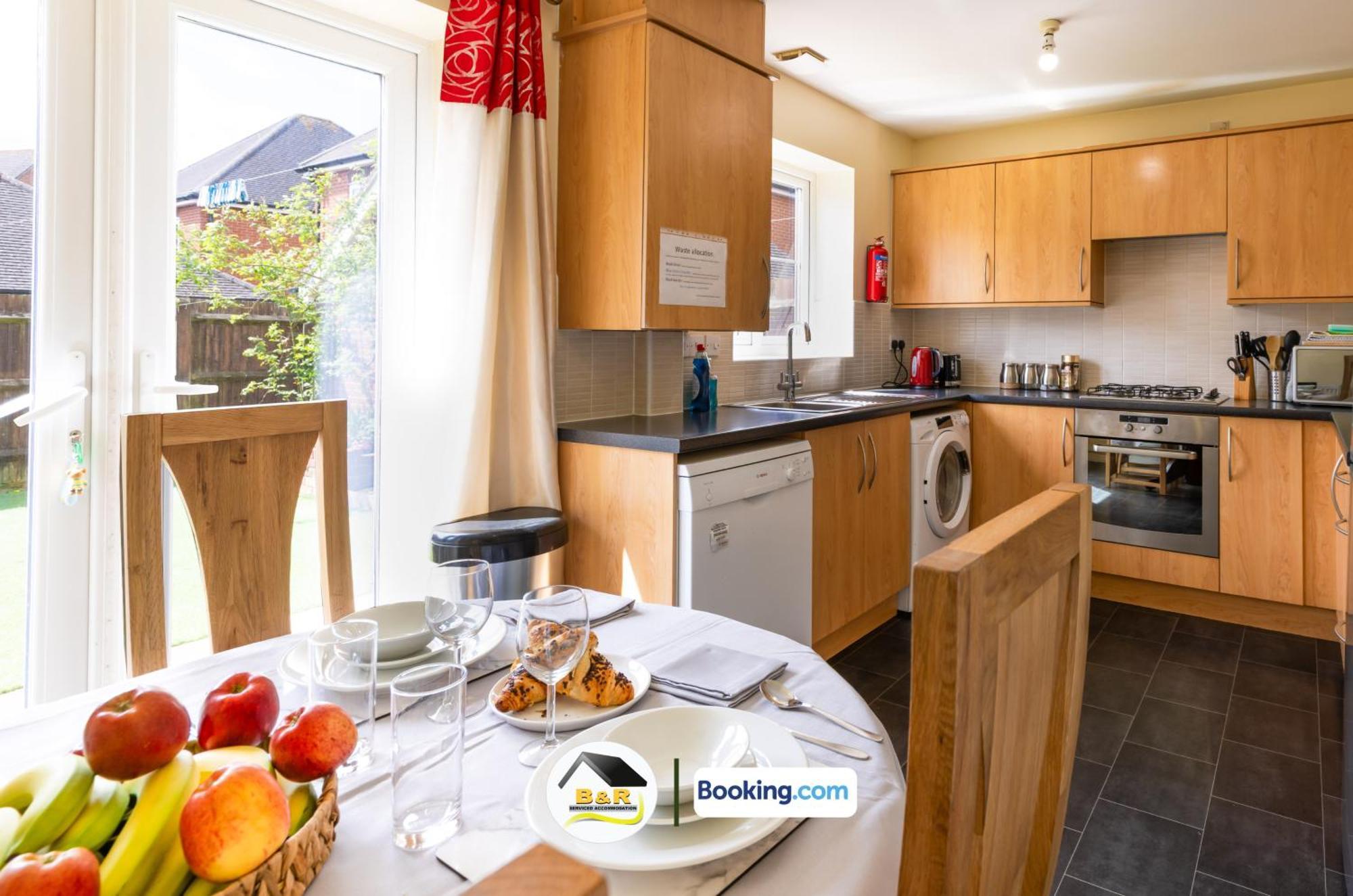3 Bedroom House By B And R Serviced Accommodation Amesbury With Super Fast Wi-Fi 145Mbps Екстериор снимка