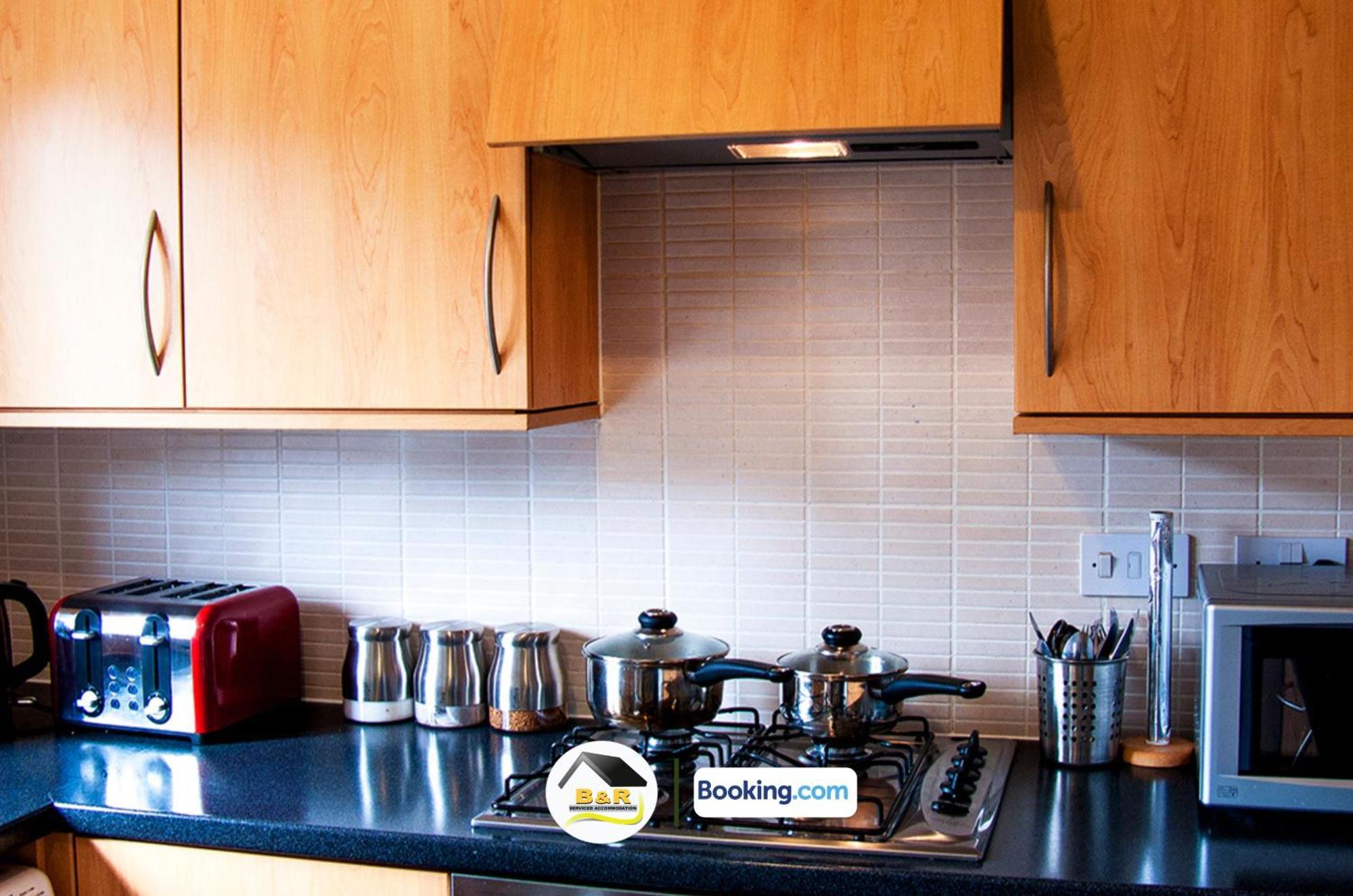 3 Bedroom House By B And R Serviced Accommodation Amesbury With Super Fast Wi-Fi 145Mbps Екстериор снимка