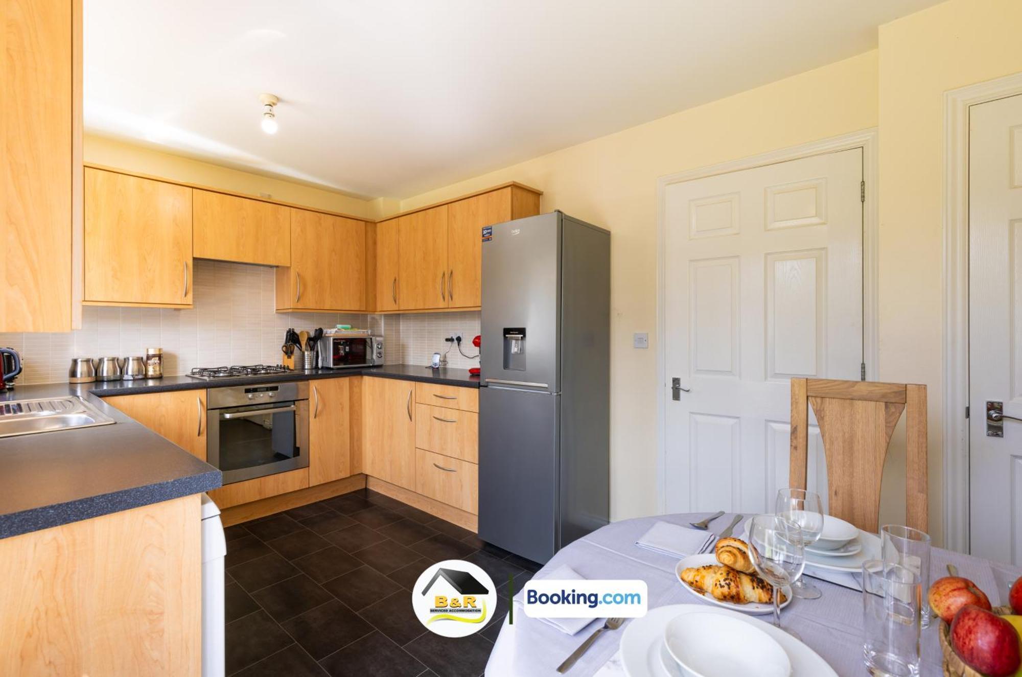 3 Bedroom House By B And R Serviced Accommodation Amesbury With Super Fast Wi-Fi 145Mbps Екстериор снимка