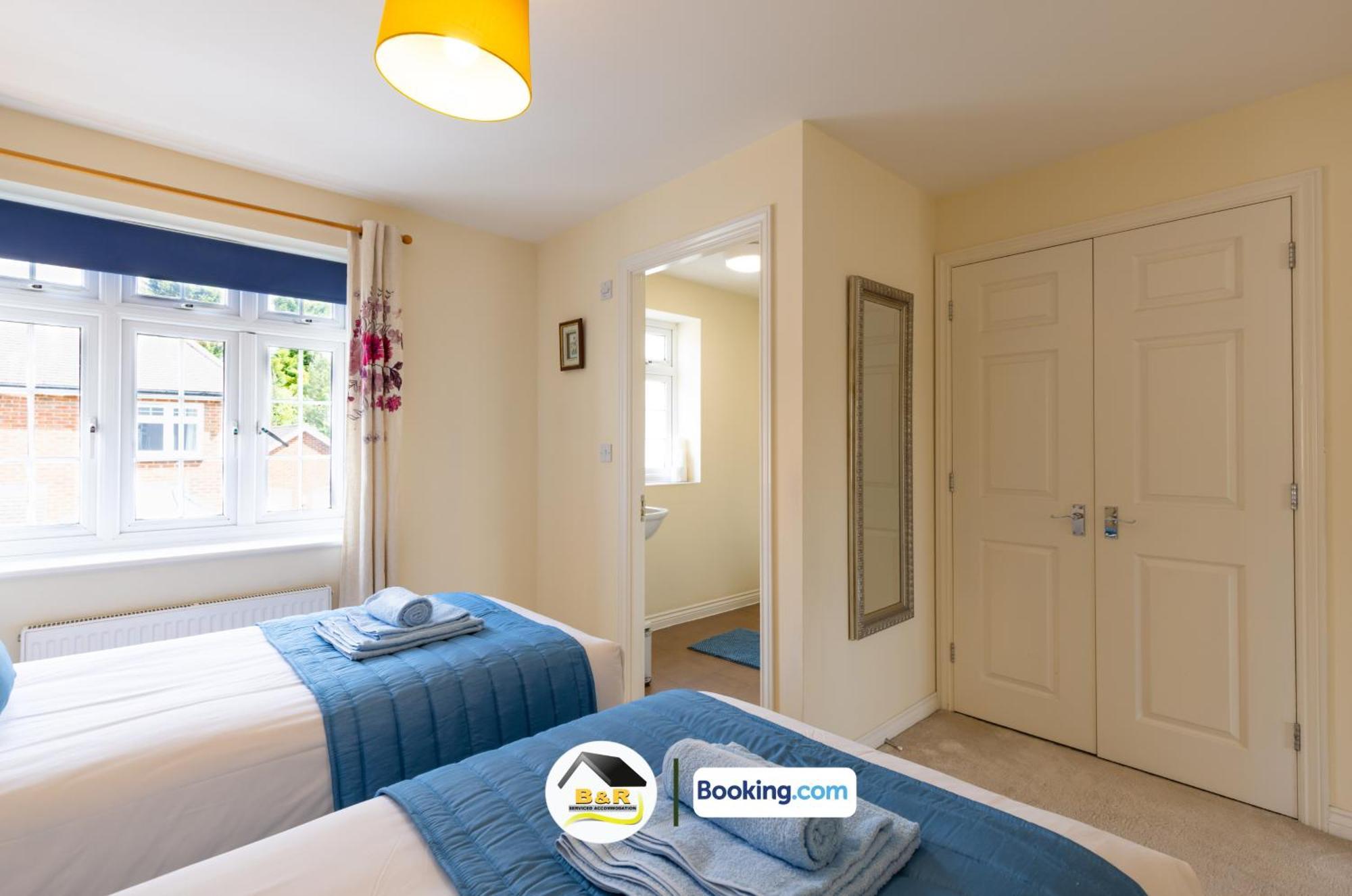 3 Bedroom House By B And R Serviced Accommodation Amesbury With Super Fast Wi-Fi 145Mbps Екстериор снимка